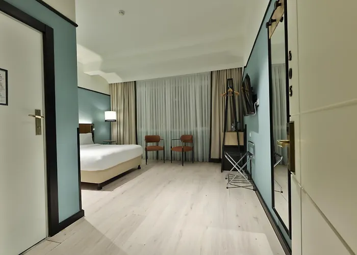 Ea Exclusive Hotel *