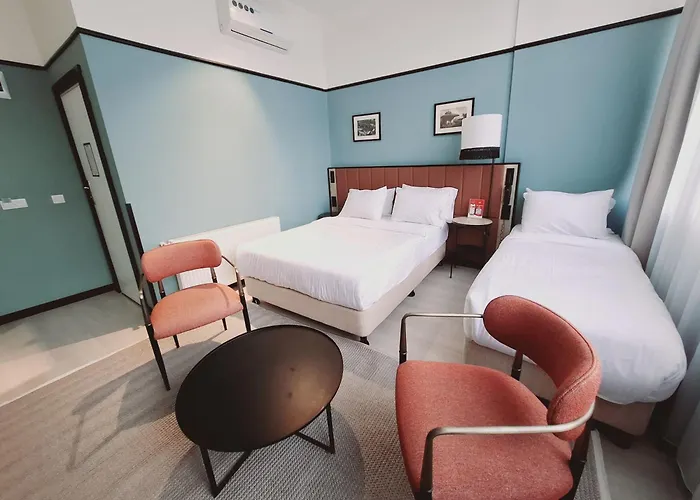 Ea Exclusive Hotel *