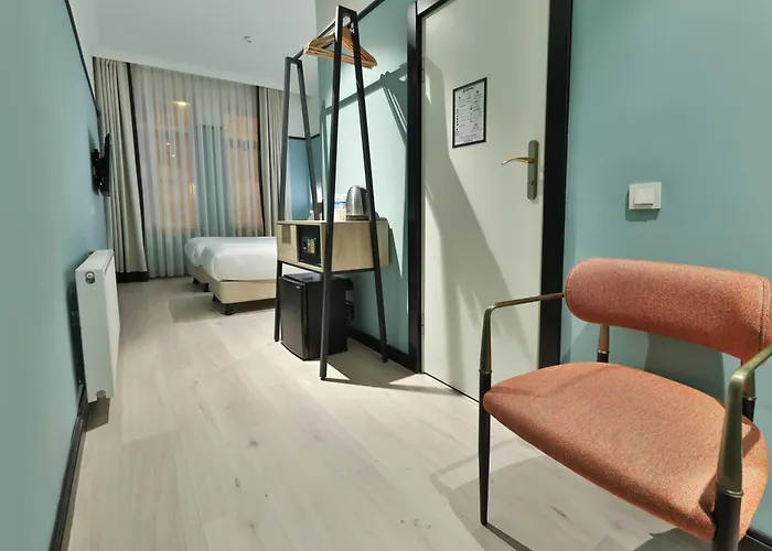 Ea Exclusive Hotell *