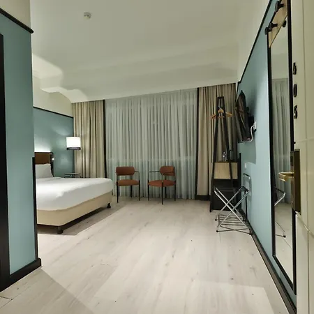 Ea Exclusive Hotel *