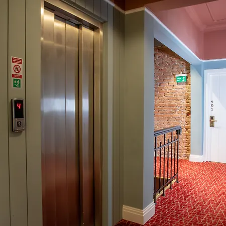 Ea Exclusive Hotel *